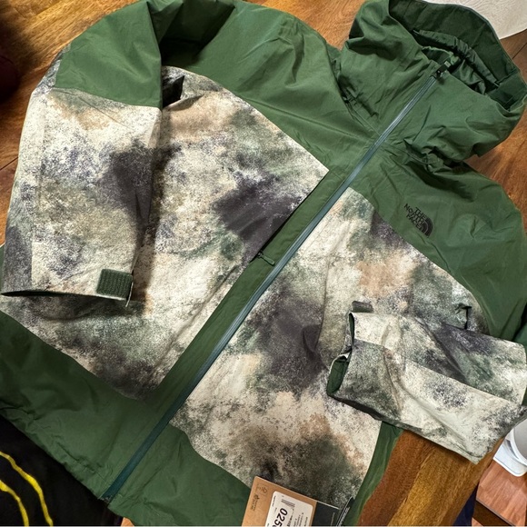 The North Face Other - NWT North Face Thermoball Eco Snow Triclimate Jacket